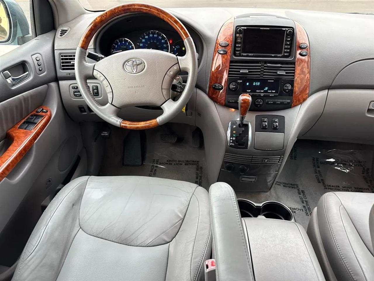 Toyota Sienna 5dr XLE AWD (Natl) 2006