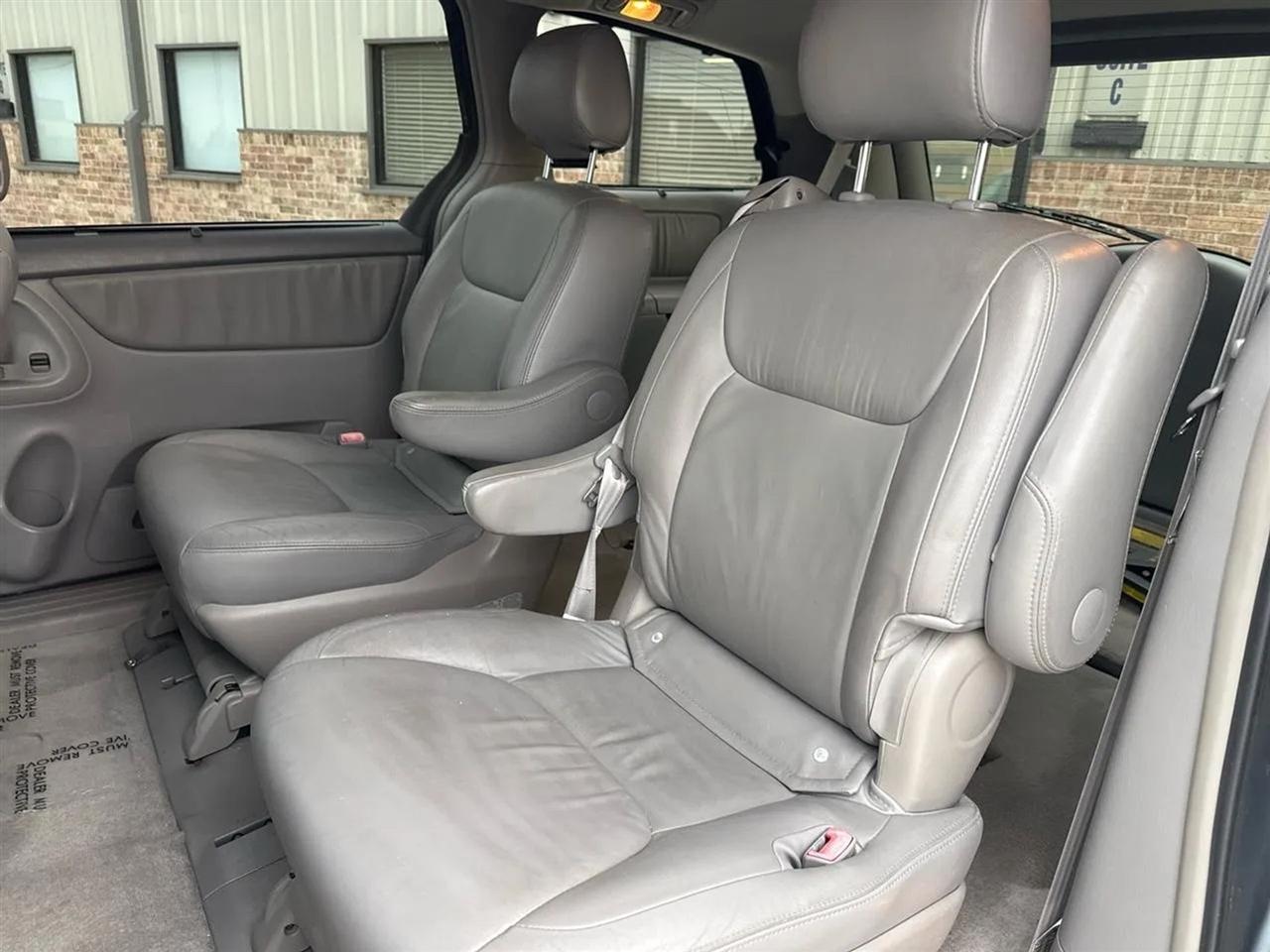 Toyota Sienna 5dr XLE AWD (Natl) 2006