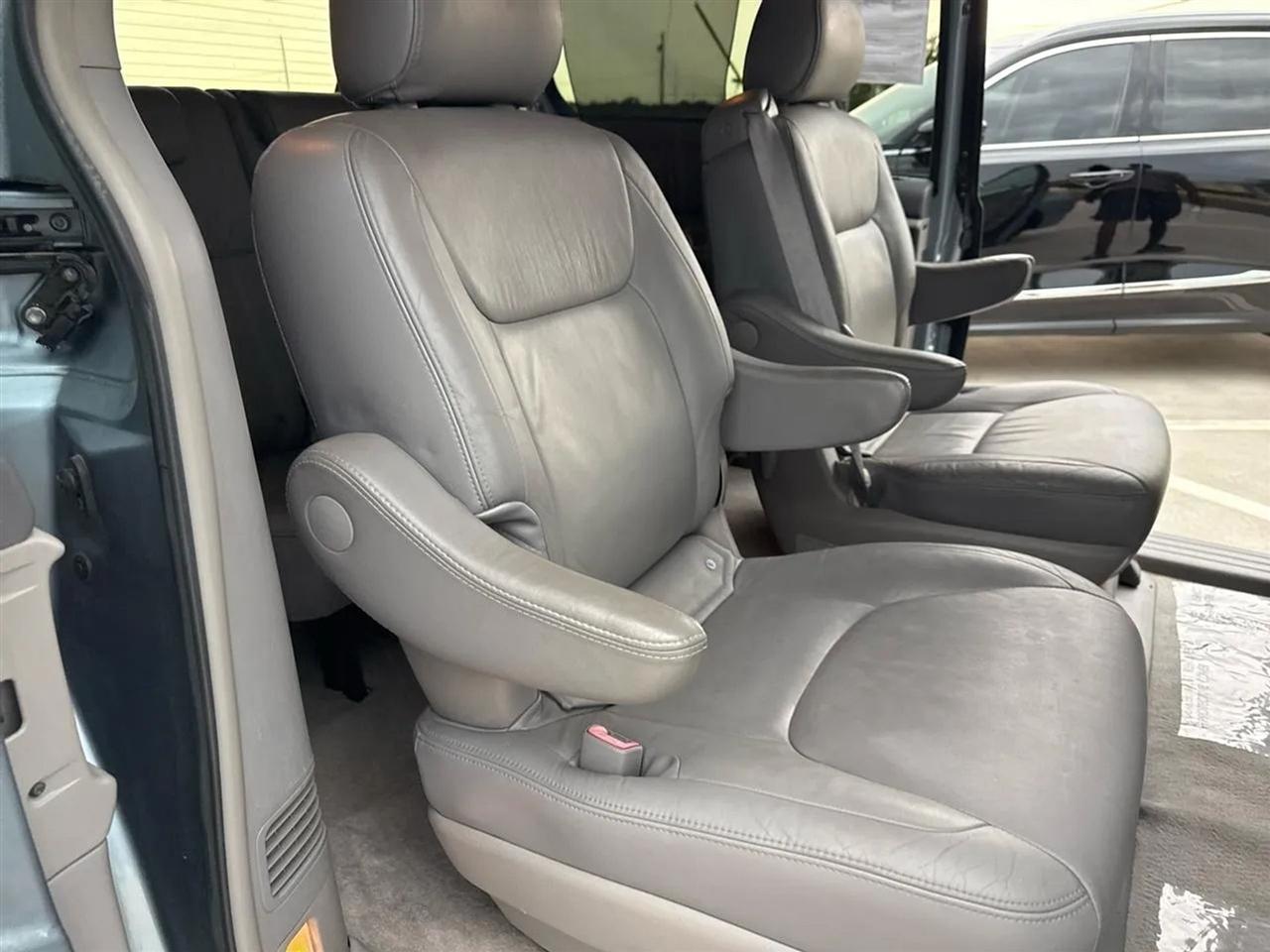 Toyota Sienna 5dr XLE AWD (Natl) 2006