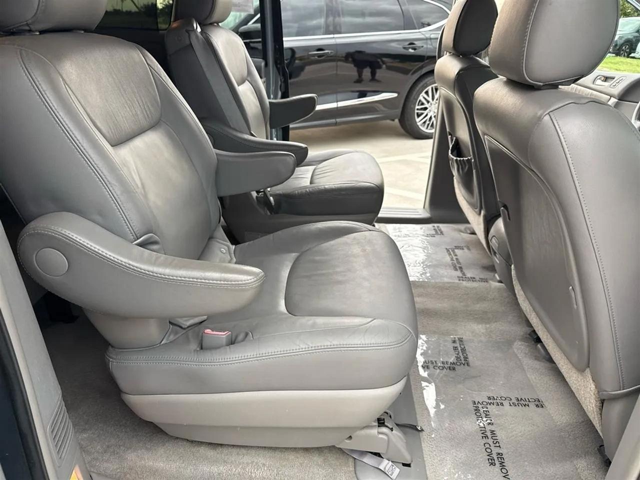 Toyota Sienna 5dr XLE AWD (Natl) 2006