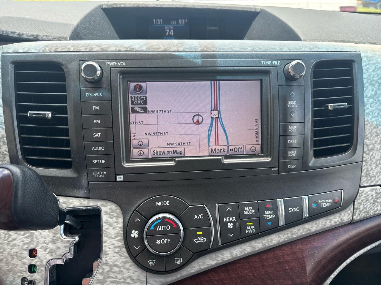 Toyota Sienna 5dr 7-Pass Van V6 XLE AWD (Natl) 2013