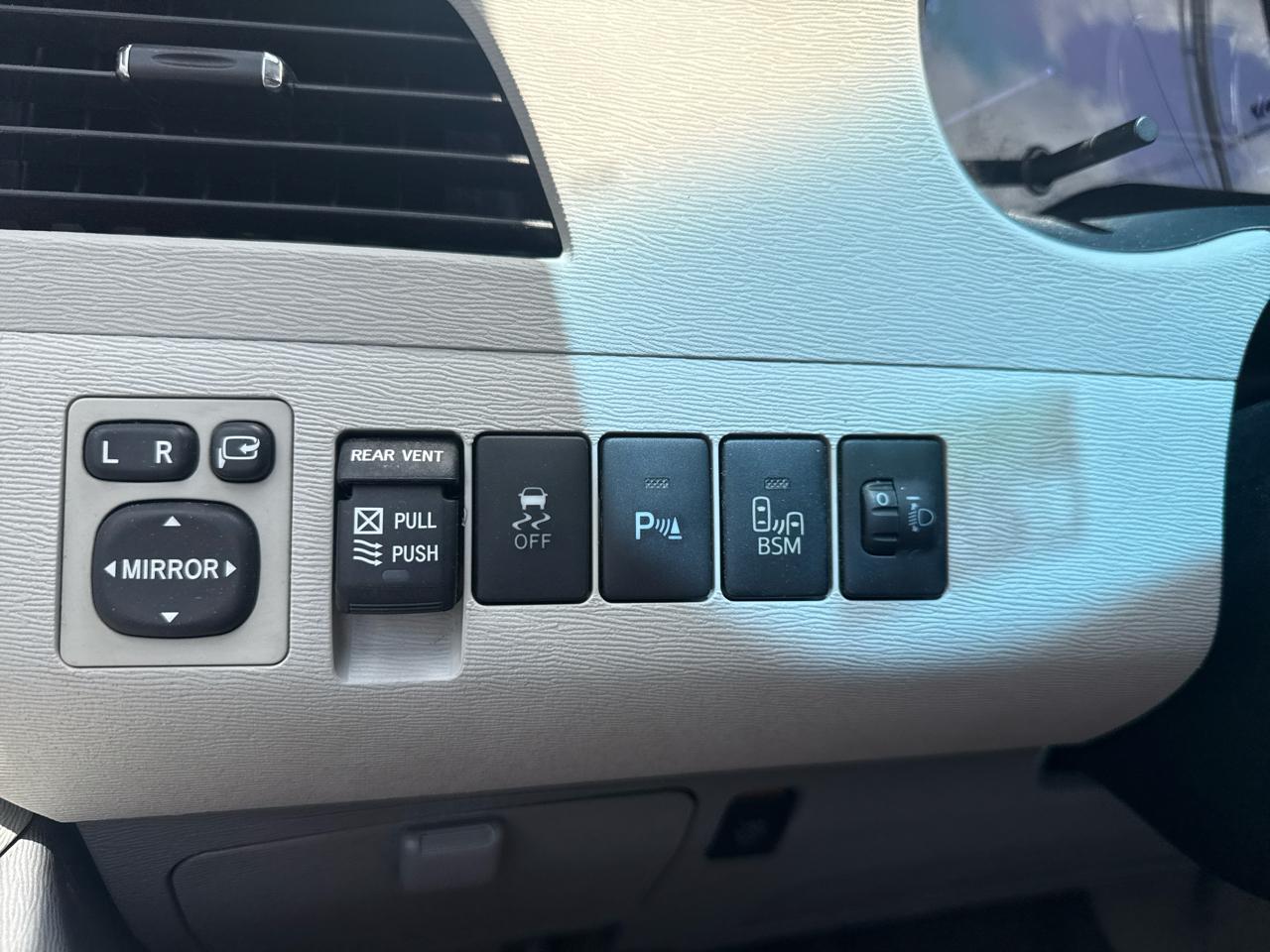 Toyota Sienna 5dr 7-Pass Van V6 XLE AWD (Natl) 2013