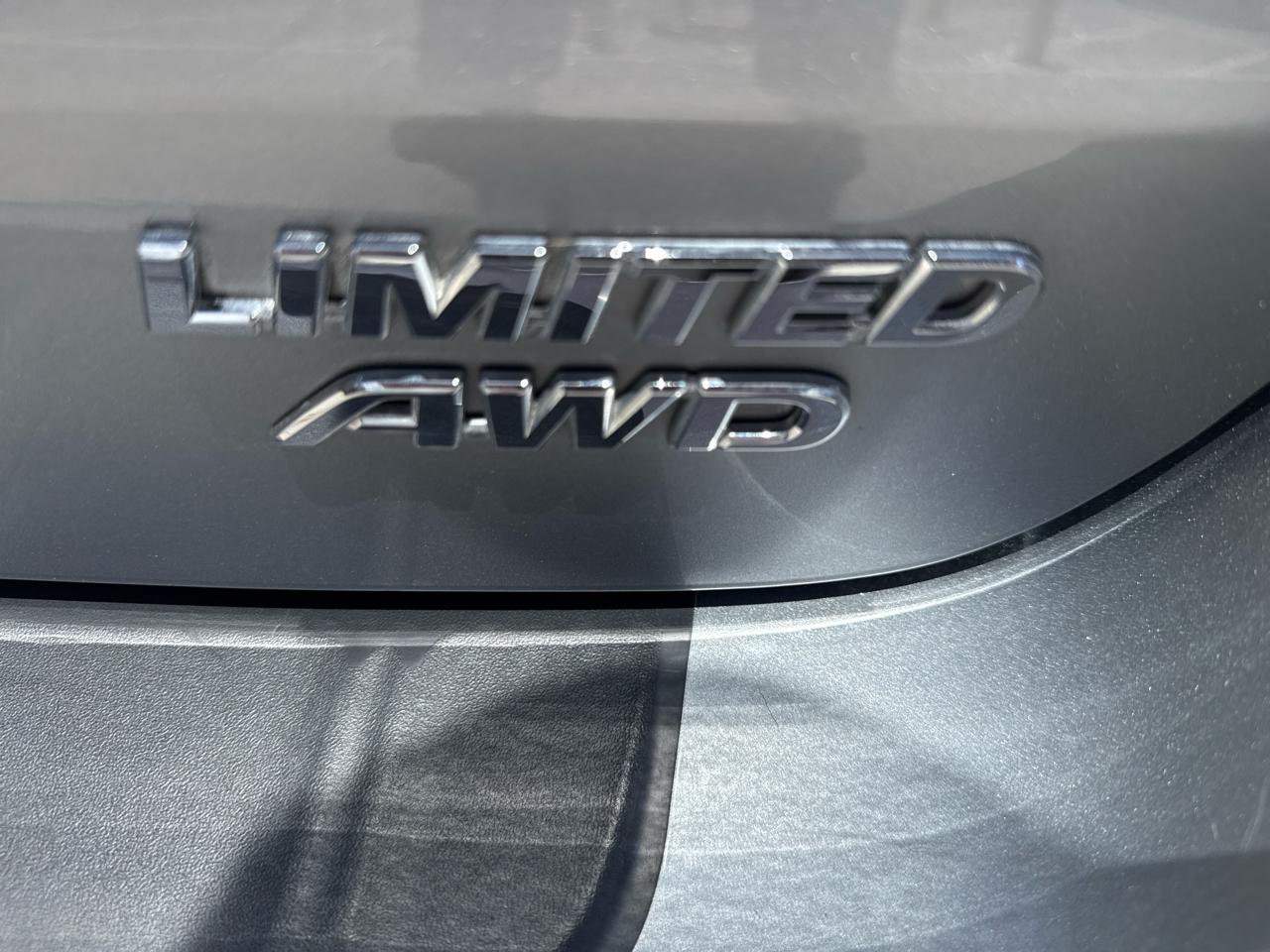 Toyota Sienna 5dr 7-Pass Van V6 XLE AWD (Natl) 2013