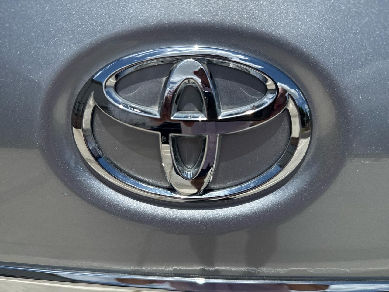 Toyota Sienna 5dr 7-Pass Van V6 XLE AWD (Natl) 2013