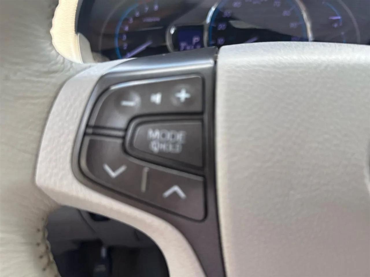 Toyota Sienna 5dr 7-Pass Van V6 XLE AWD (Natl) 2013