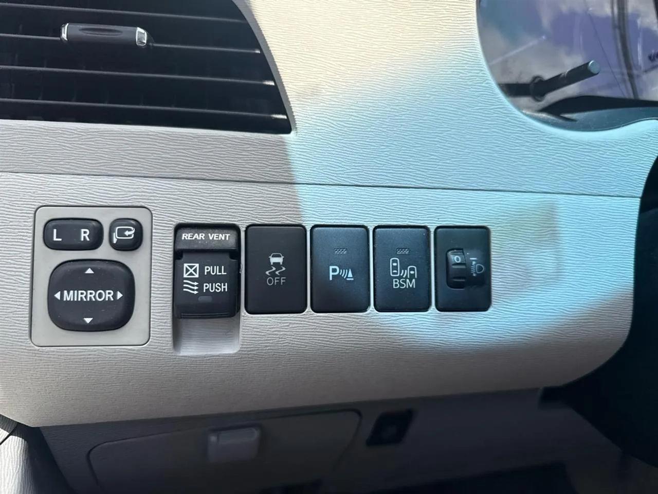 Toyota Sienna 5dr 7-Pass Van V6 XLE AWD (Natl) 2013