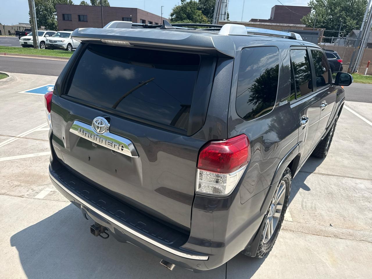 Toyota 4Runner 4WD 4dr V6 Limited (Natl) 2011