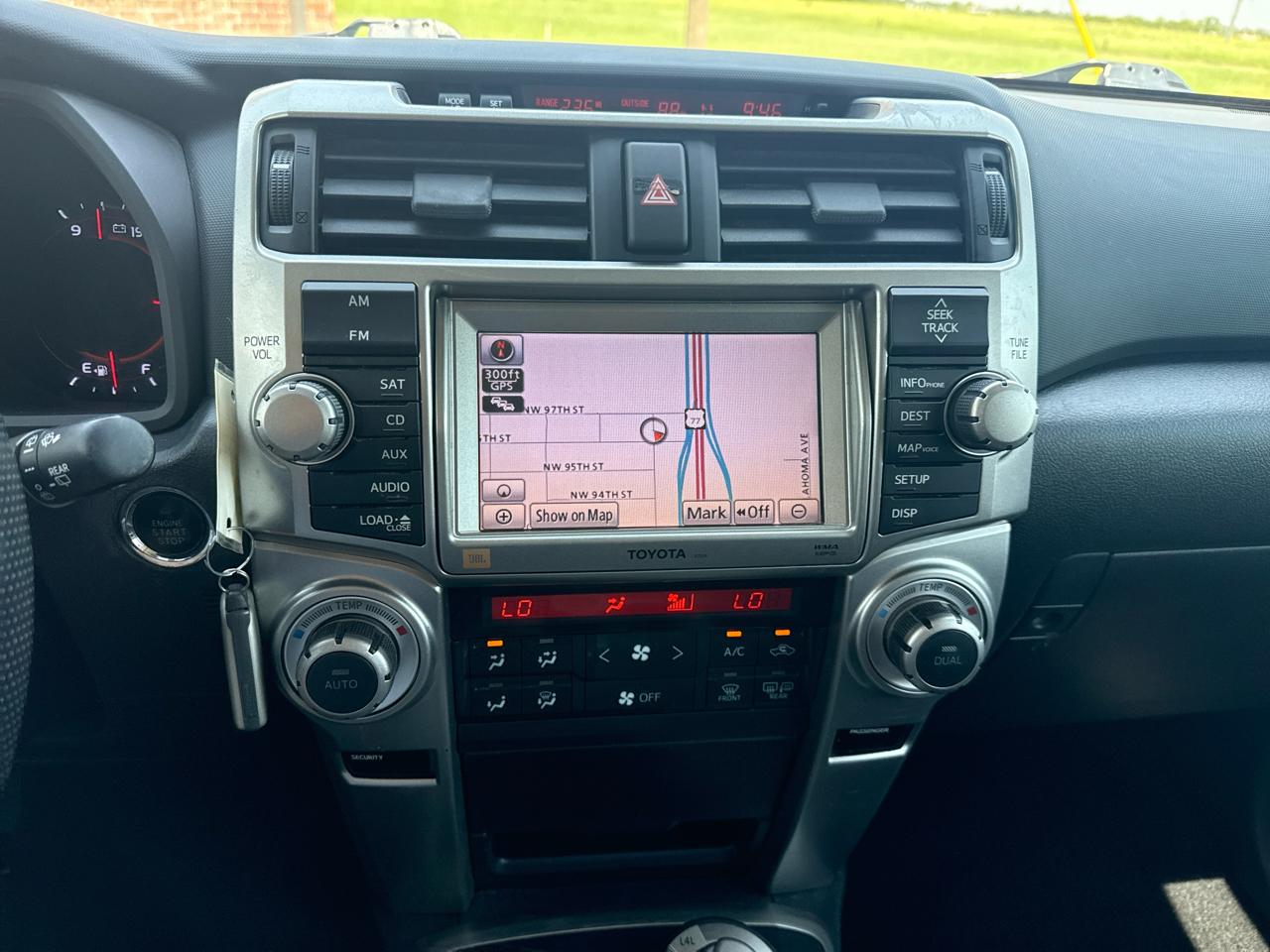 Toyota 4Runner 4WD 4dr V6 Limited (Natl) 2011