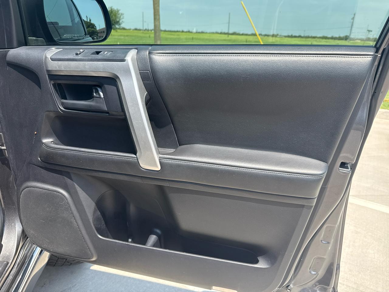 Toyota 4Runner 4WD 4dr V6 Limited (Natl) 2011