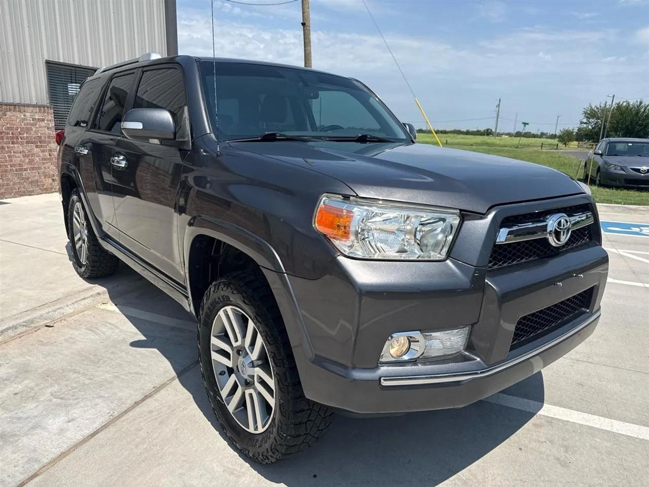 Toyota 4Runner 4WD 4dr V6 Limited (Natl) 2011