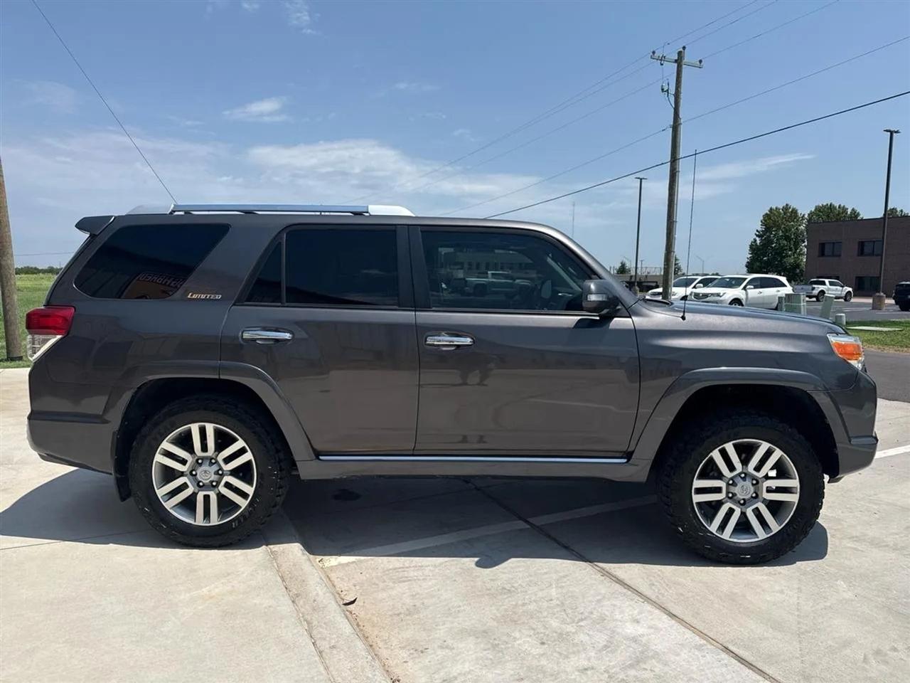 Toyota 4Runner 4WD 4dr V6 Limited (Natl) 2011