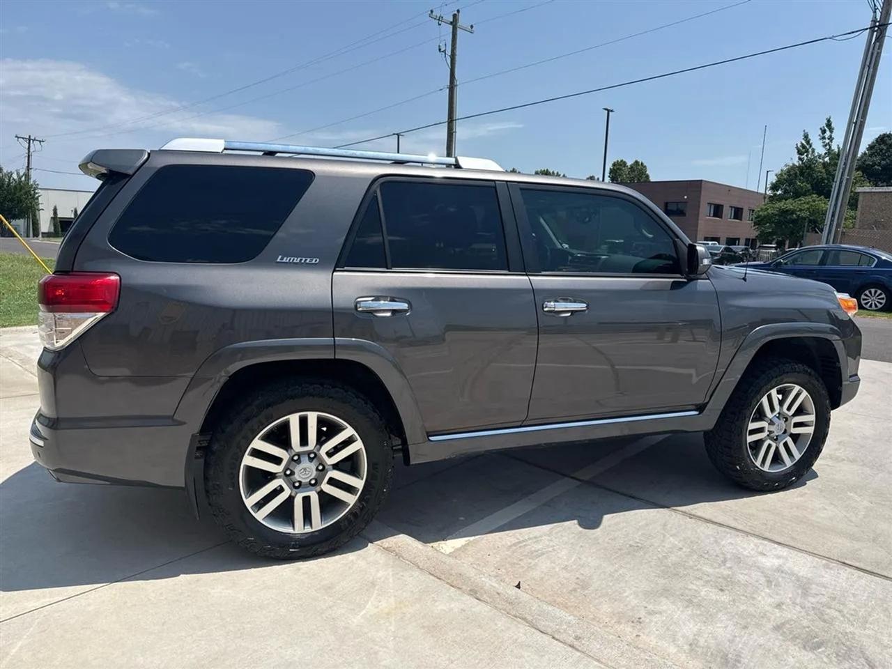 Toyota 4Runner 4WD 4dr V6 Limited (Natl) 2011