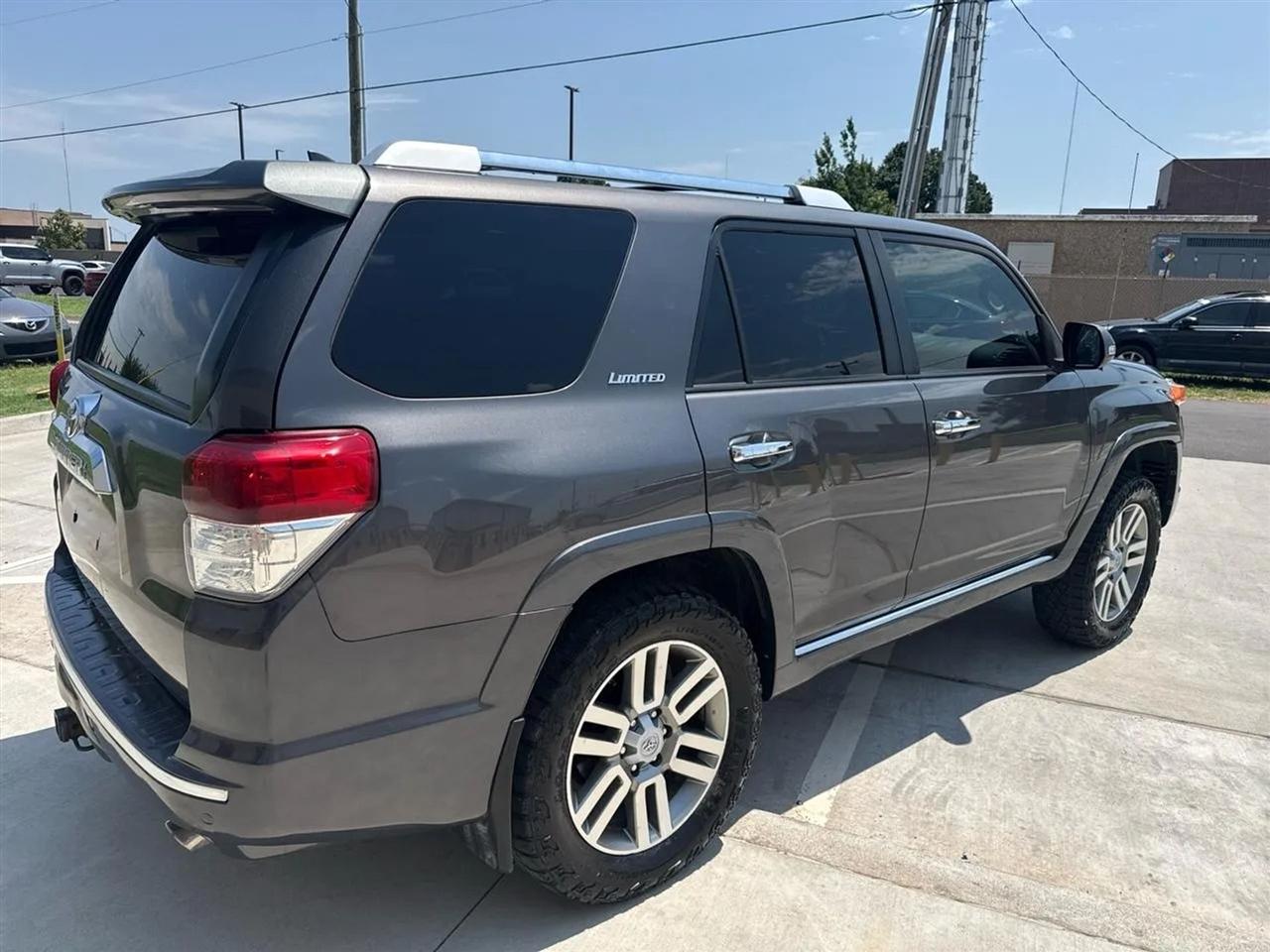 Toyota 4Runner 4WD 4dr V6 Limited (Natl) 2011