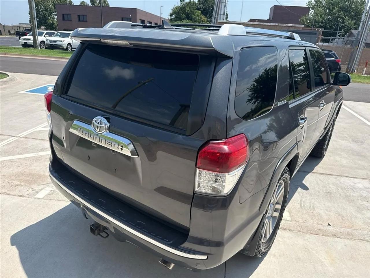 Toyota 4Runner 4WD 4dr V6 Limited (Natl) 2011