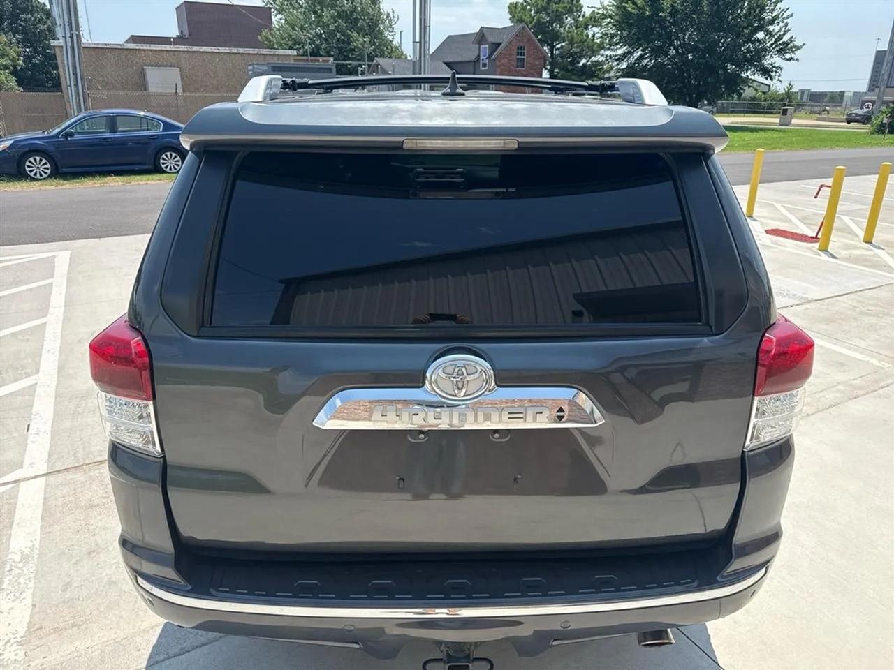 Toyota 4Runner 4WD 4dr V6 Limited (Natl) 2011