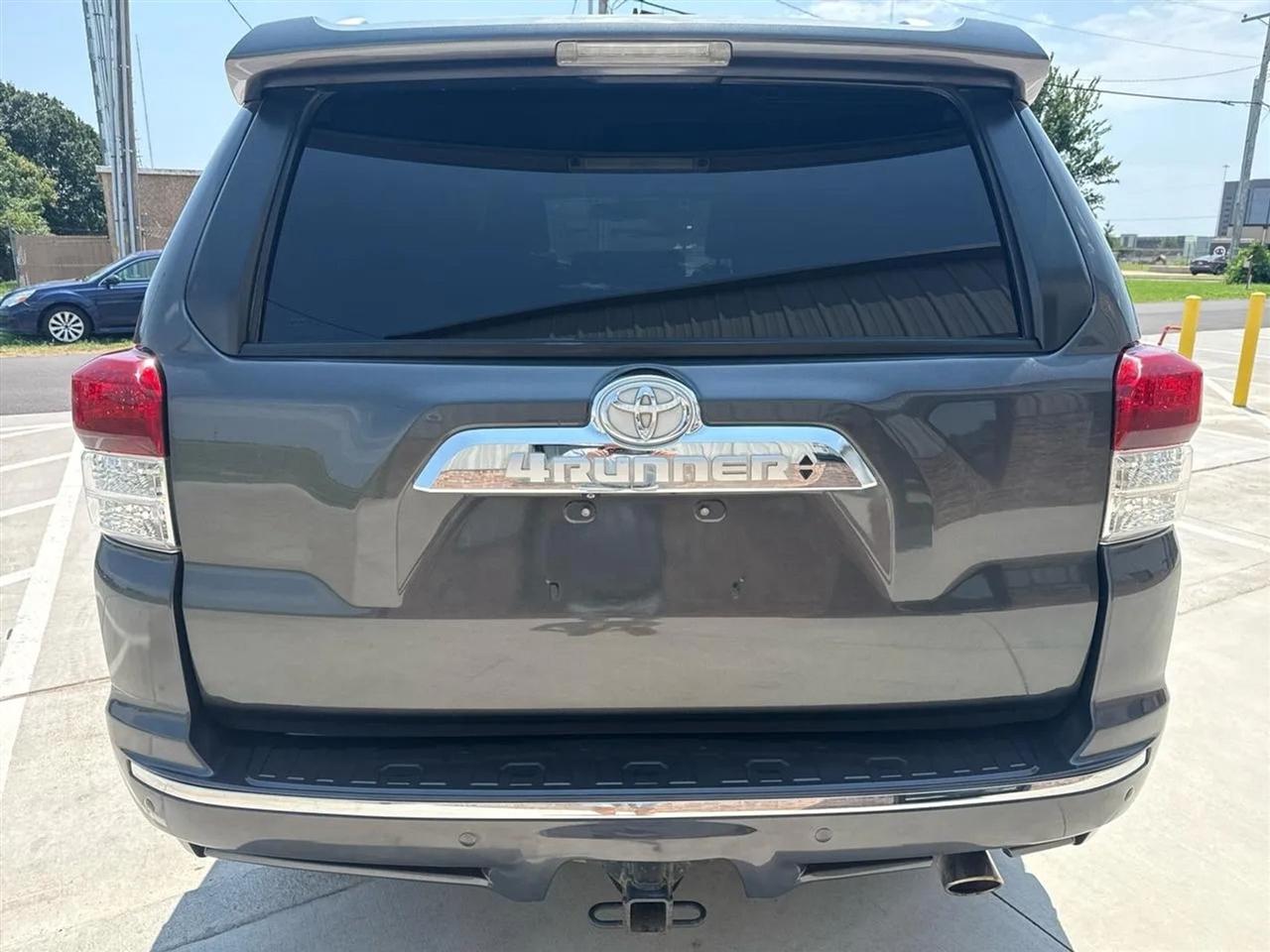 Toyota 4Runner 4WD 4dr V6 Limited (Natl) 2011