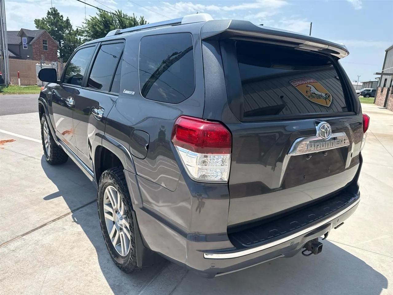 Toyota 4Runner 4WD 4dr V6 Limited (Natl) 2011