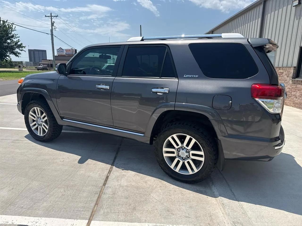 Toyota 4Runner 4WD 4dr V6 Limited (Natl) 2011