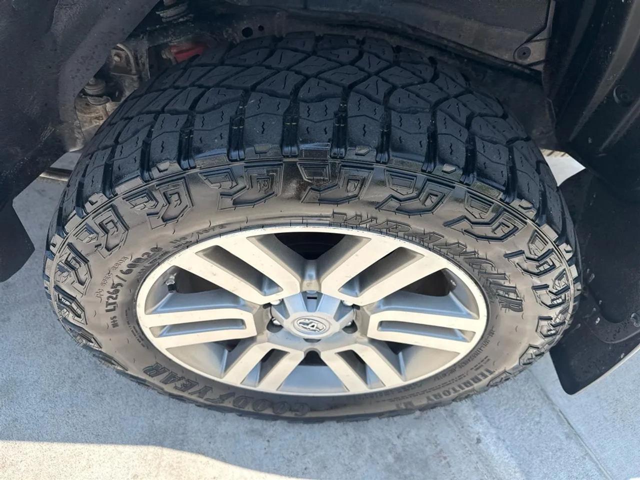Toyota 4Runner 4WD 4dr V6 Limited (Natl) 2011