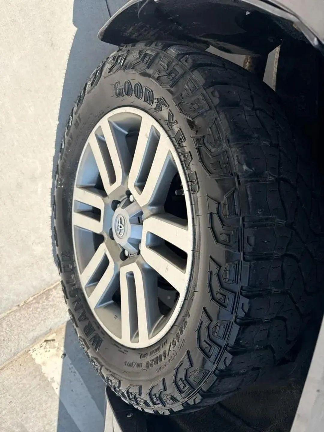 Toyota 4Runner 4WD 4dr V6 Limited (Natl) 2011