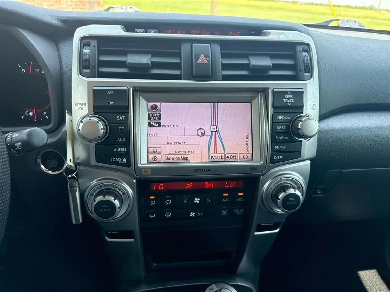 Toyota 4Runner 4WD 4dr V6 Limited (Natl) 2011