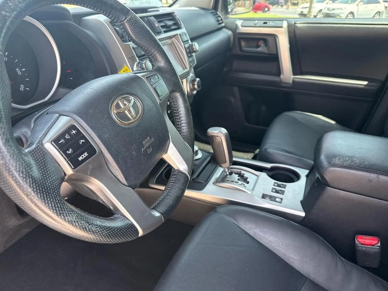 Toyota 4Runner 4WD 4dr V6 Limited (Natl) 2011