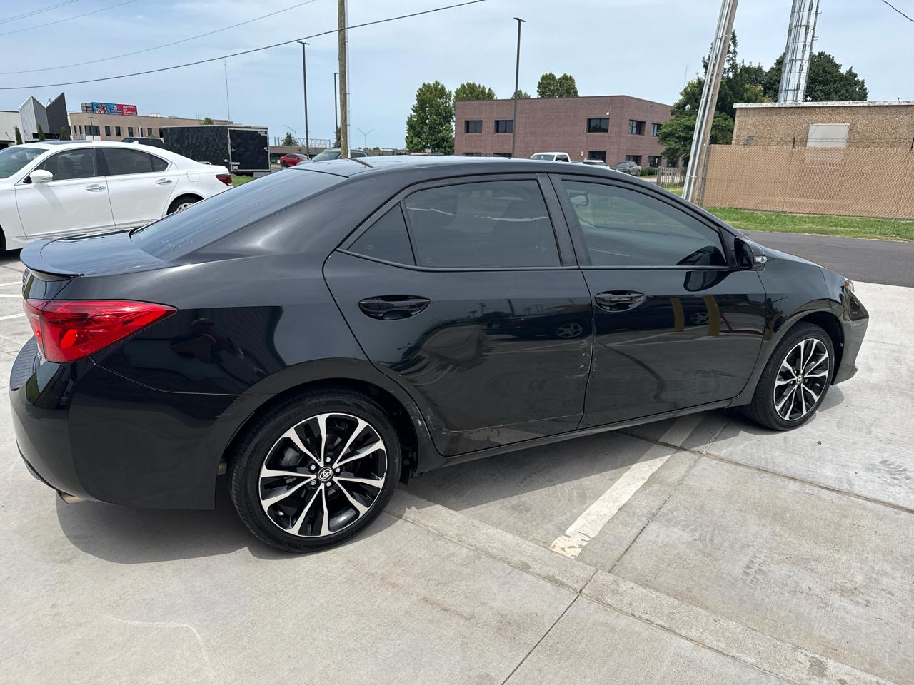 Toyota Corolla XLE CVT (Natl) 2018