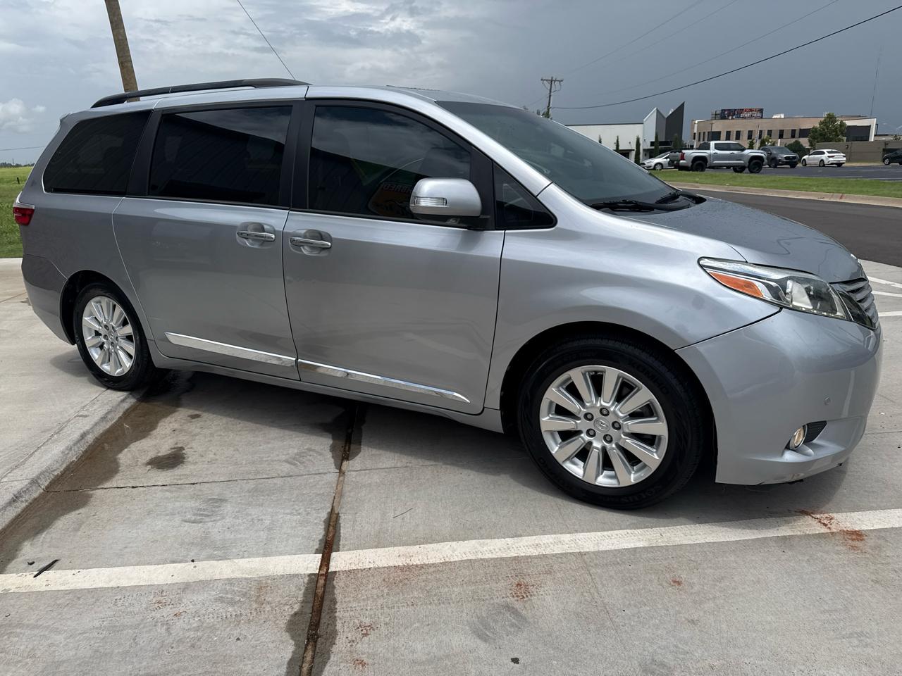 Toyota Sienna 5dr 7-Pass Van Ltd FWD (Natl) 2016