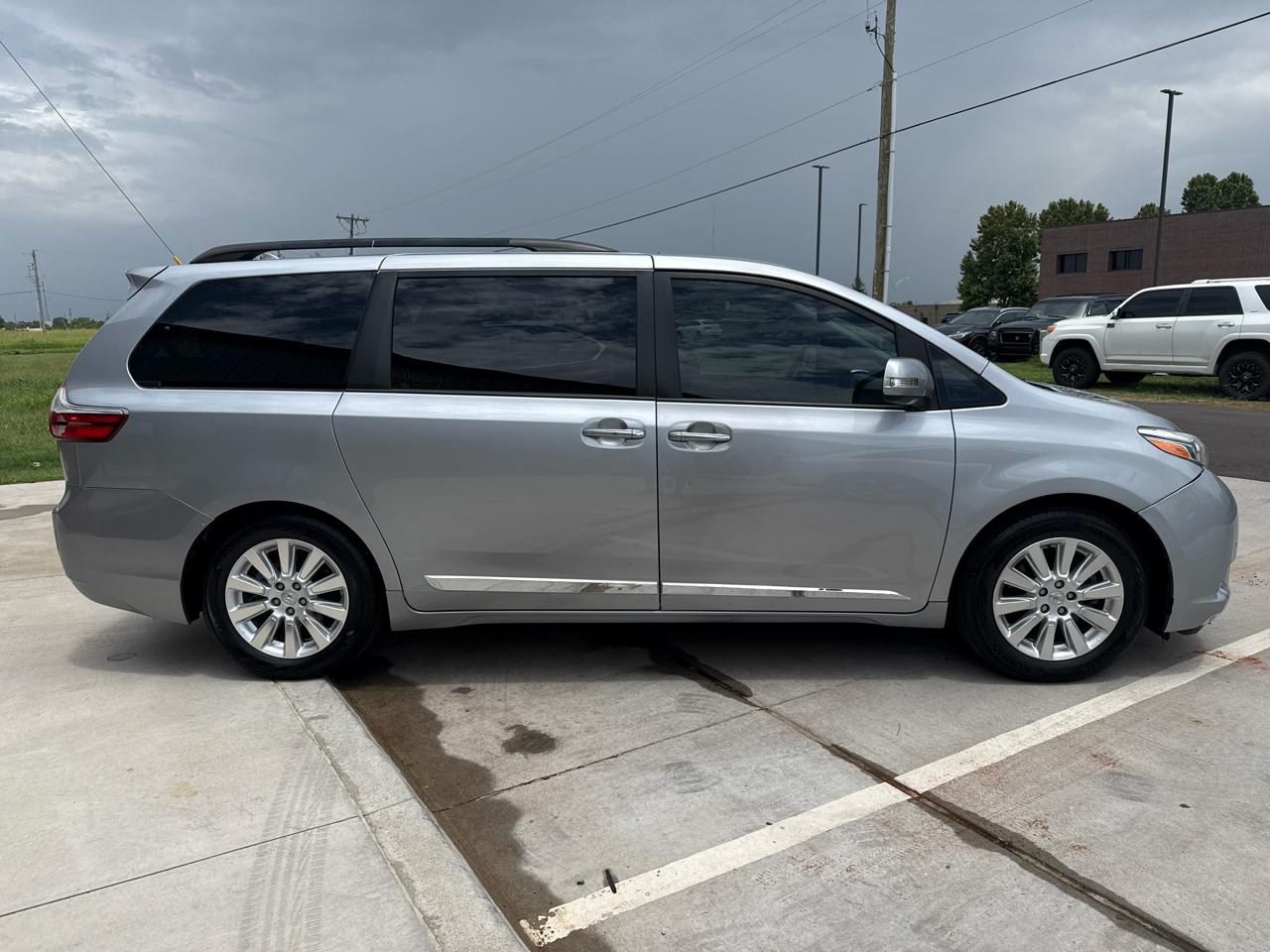 Toyota Sienna 5dr 7-Pass Van Ltd FWD (Natl) 2016