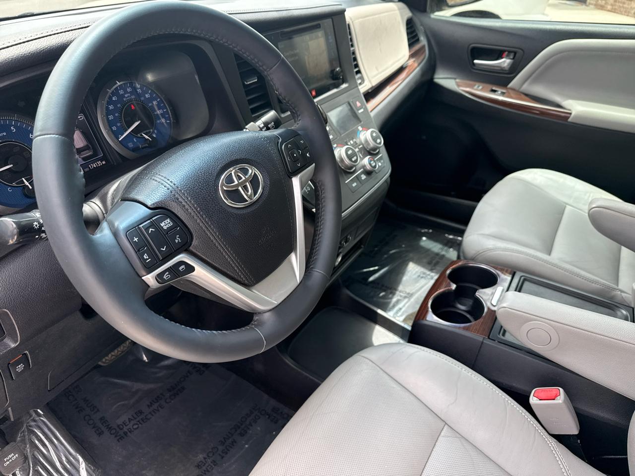 Toyota Sienna 5dr 7-Pass Van Ltd FWD (Natl) 2016