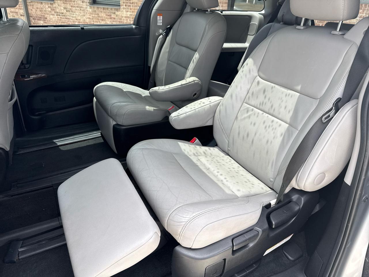 Toyota Sienna 5dr 7-Pass Van Ltd FWD (Natl) 2016