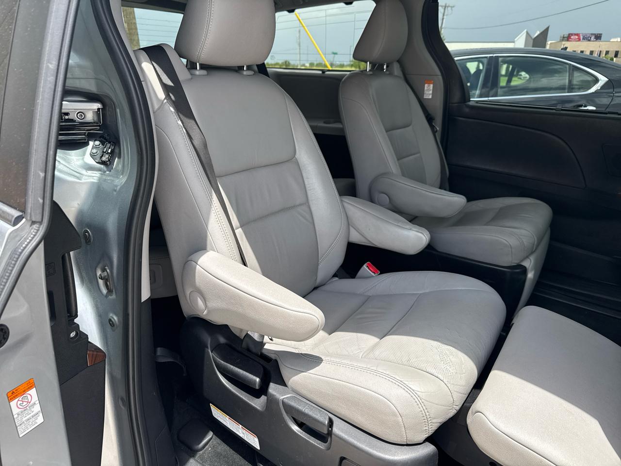 Toyota Sienna 5dr 7-Pass Van Ltd FWD (Natl) 2016