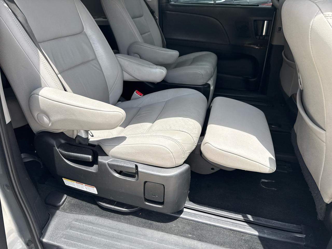 Toyota Sienna 5dr 7-Pass Van Ltd FWD (Natl) 2016