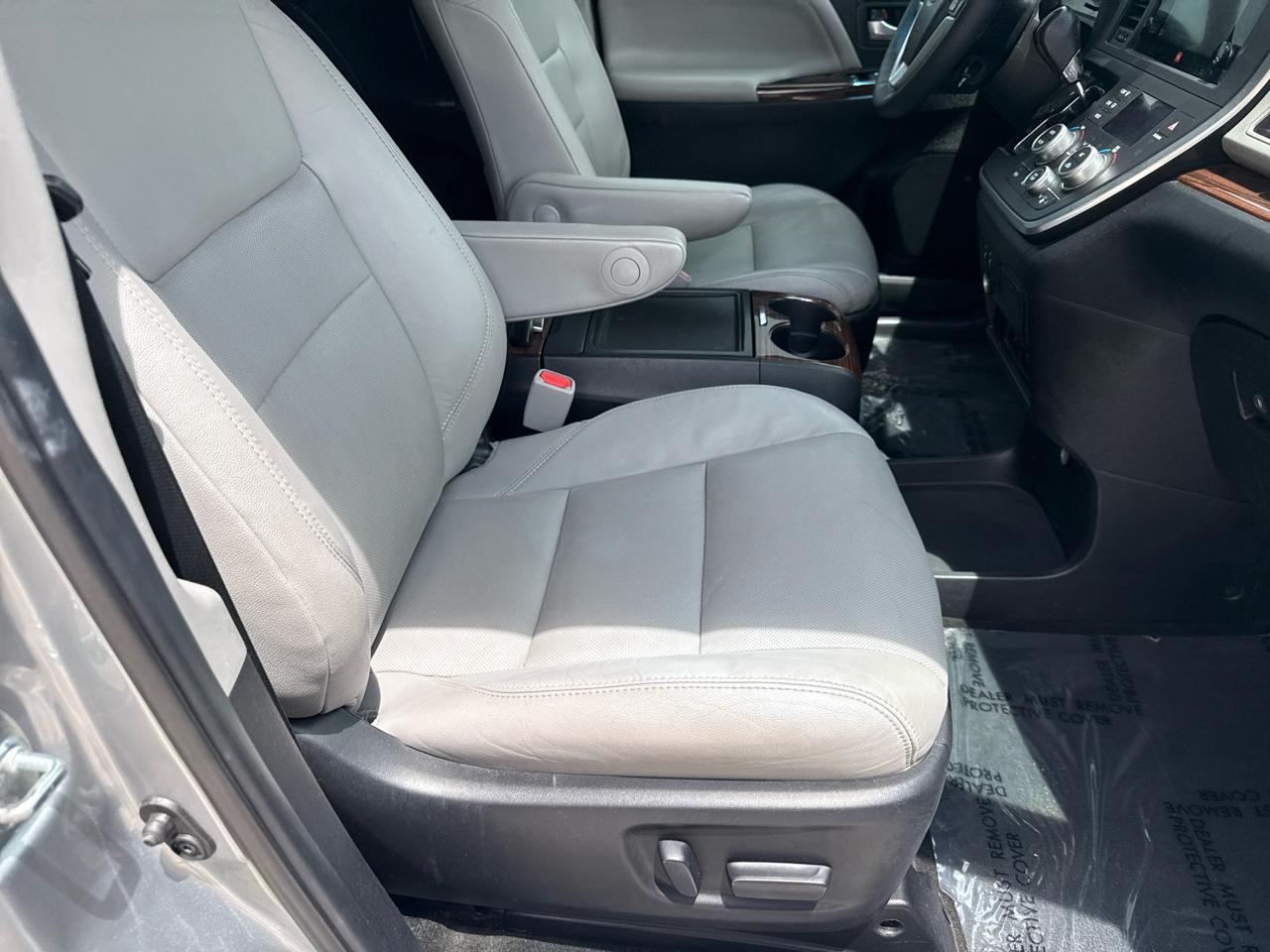Toyota Sienna 5dr 7-Pass Van Ltd FWD (Natl) 2016