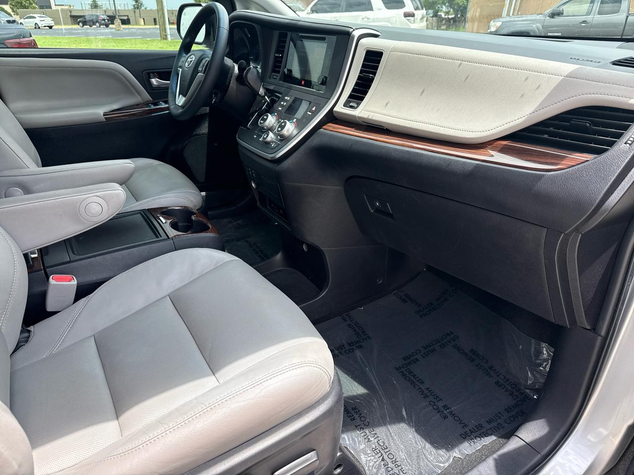 Toyota Sienna 5dr 7-Pass Van Ltd FWD (Natl) 2016