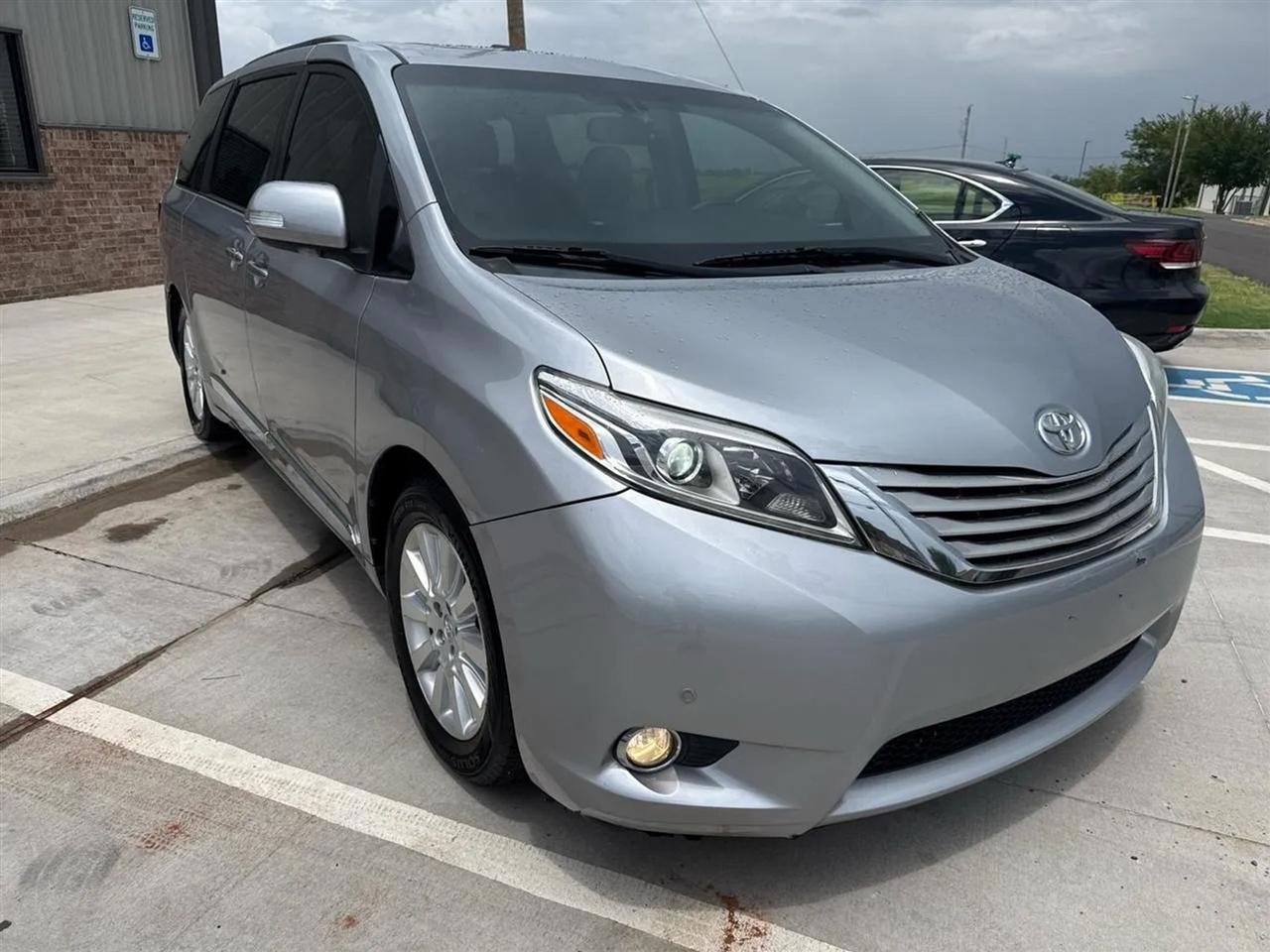 Toyota Sienna 5dr 7-Pass Van Ltd FWD (Natl) 2016