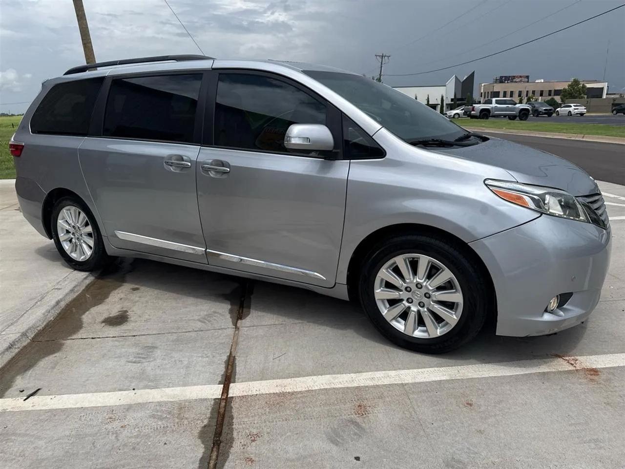 Toyota Sienna 5dr 7-Pass Van Ltd FWD (Natl) 2016