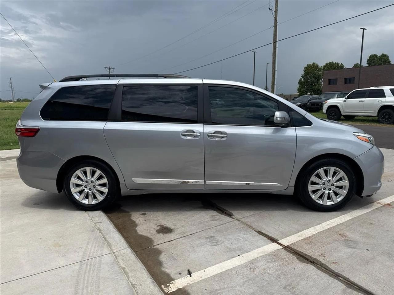 Toyota Sienna 5dr 7-Pass Van Ltd FWD (Natl) 2016