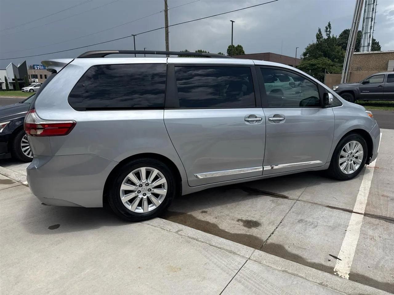 Toyota Sienna 5dr 7-Pass Van Ltd FWD (Natl) 2016