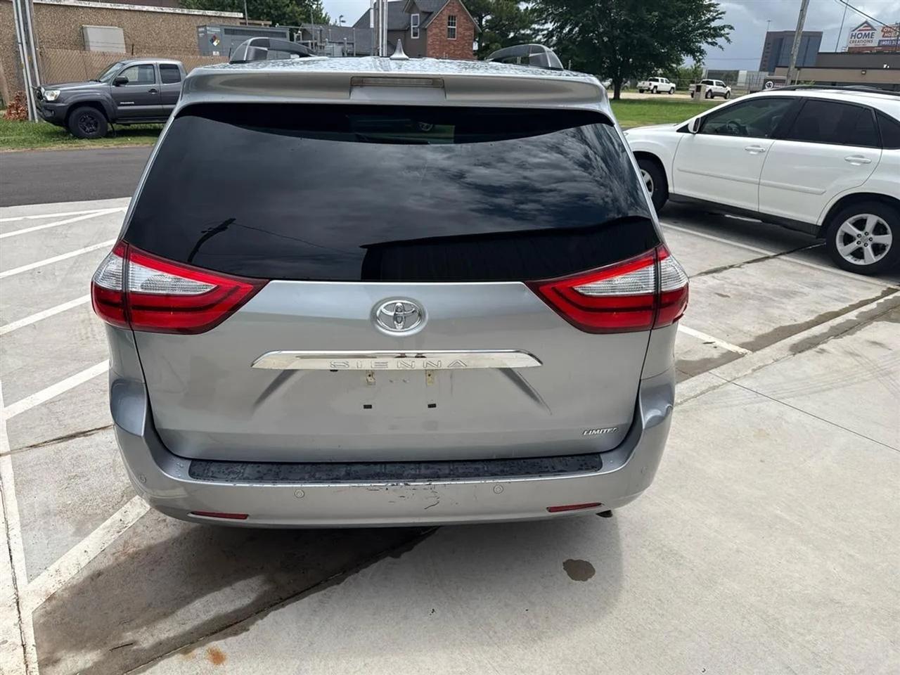 Toyota Sienna 5dr 7-Pass Van Ltd FWD (Natl) 2016
