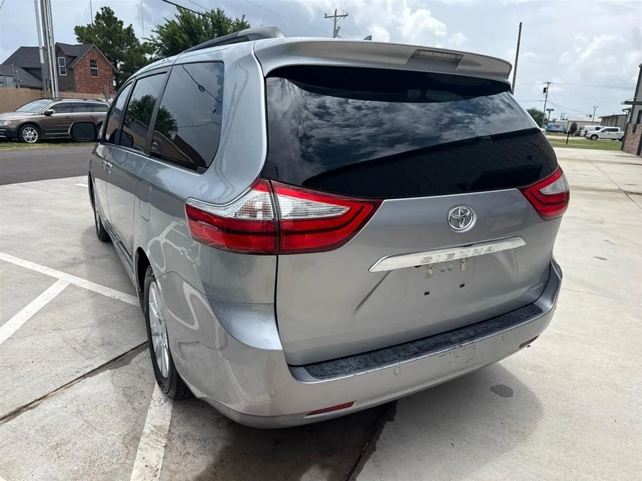 Toyota Sienna 5dr 7-Pass Van Ltd FWD (Natl) 2016