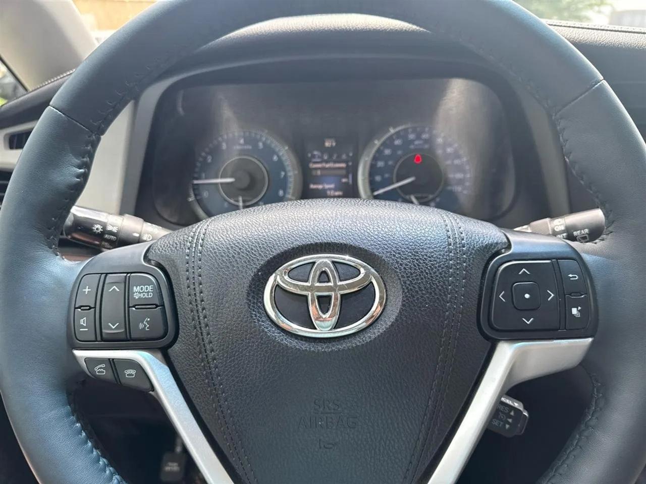 Toyota Sienna 5dr 7-Pass Van Ltd FWD (Natl) 2016