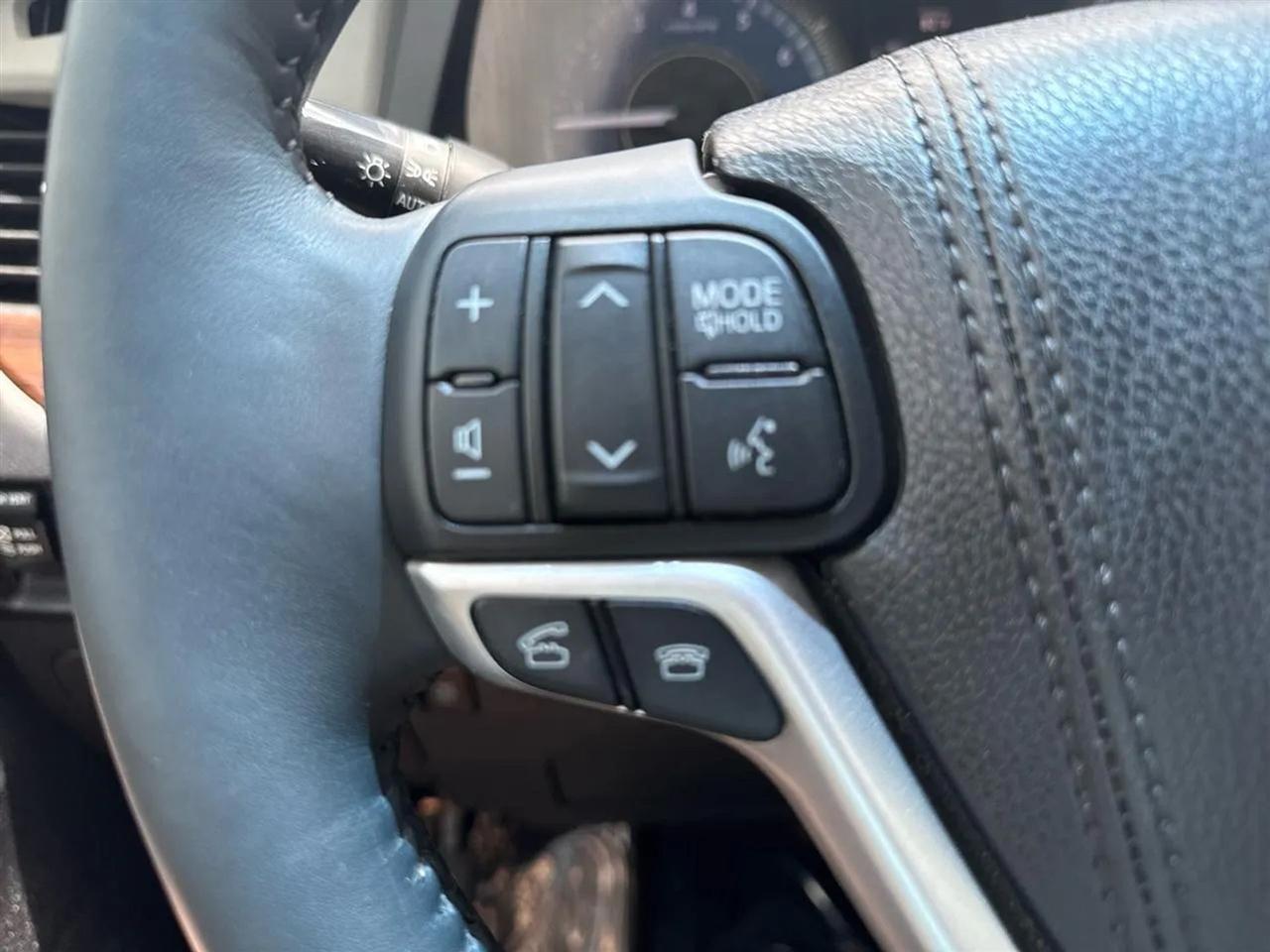 Toyota Sienna 5dr 7-Pass Van Ltd FWD (Natl) 2016