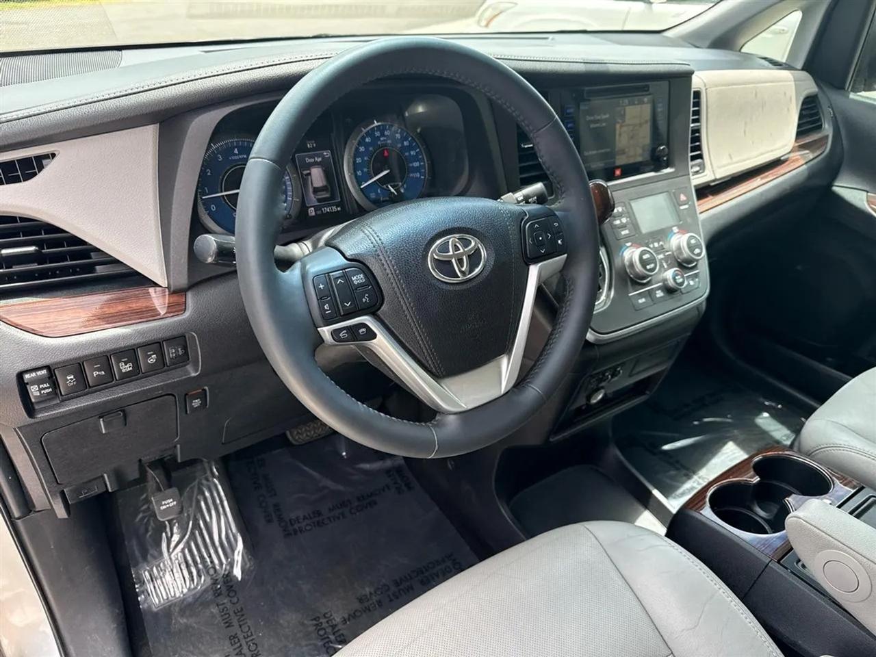 Toyota Sienna 5dr 7-Pass Van Ltd FWD (Natl) 2016