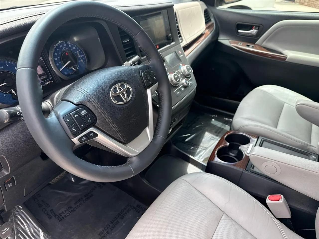 Toyota Sienna 5dr 7-Pass Van Ltd FWD (Natl) 2016