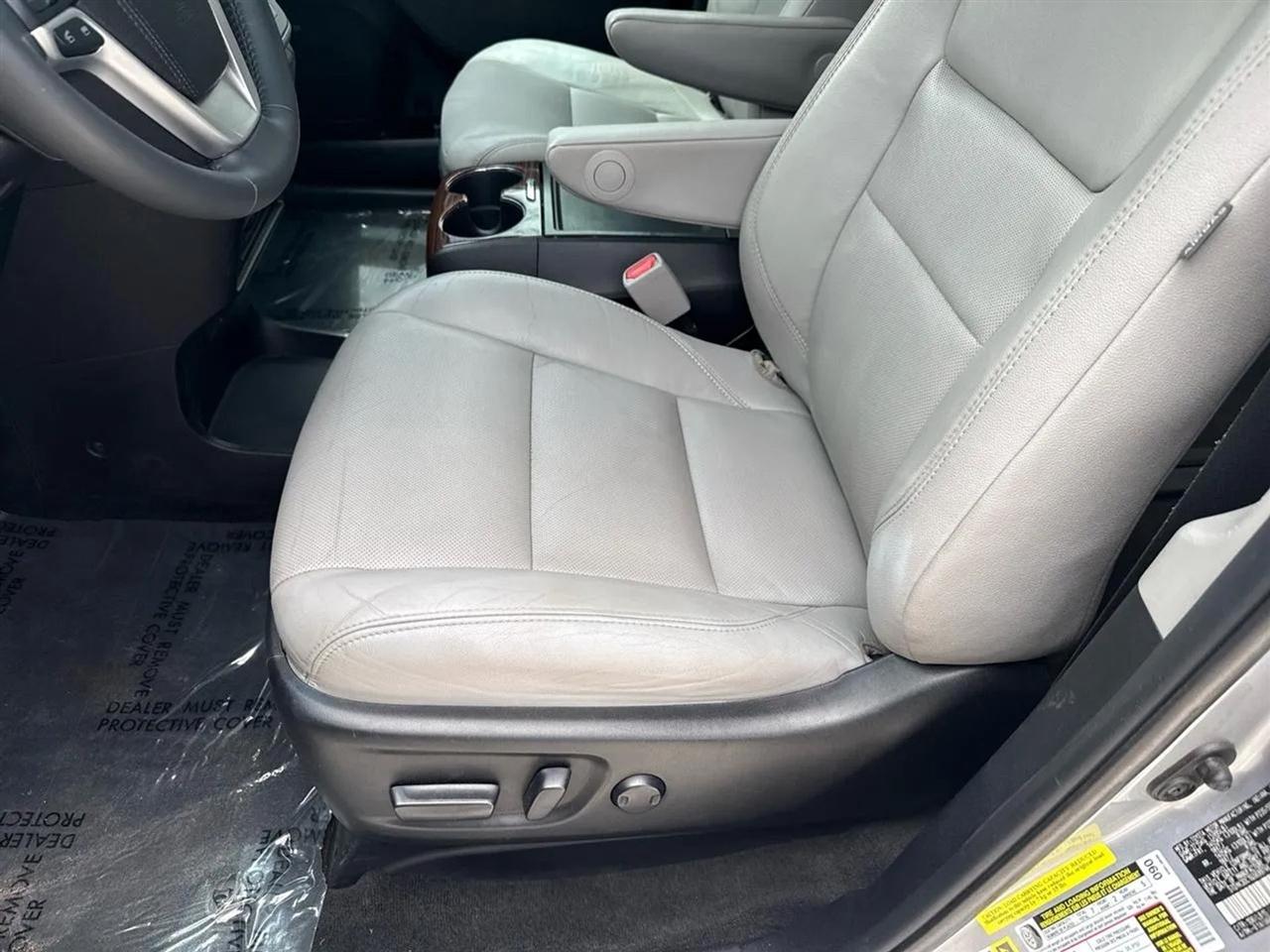 Toyota Sienna 5dr 7-Pass Van Ltd FWD (Natl) 2016