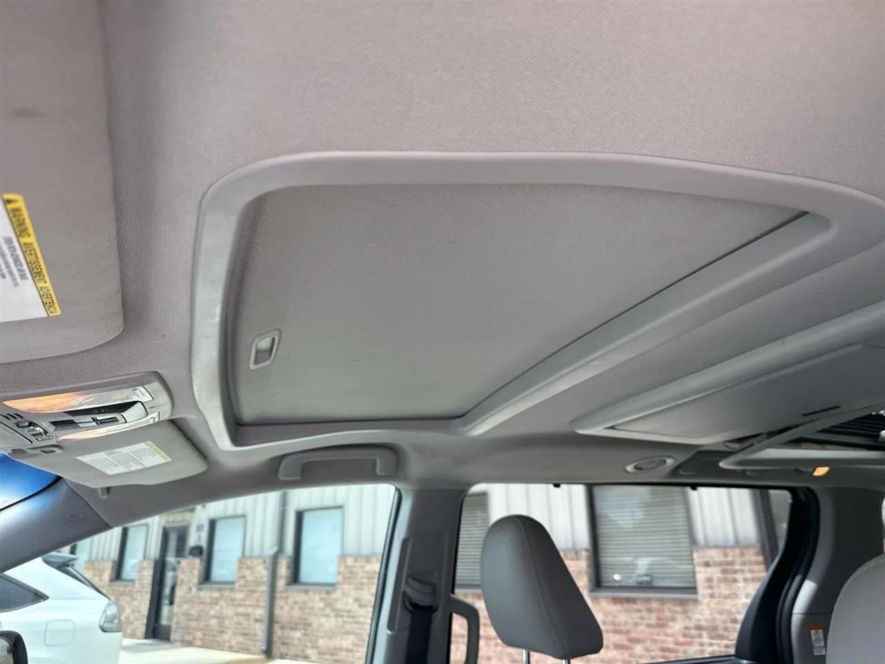 Toyota Sienna 5dr 7-Pass Van Ltd FWD (Natl) 2016