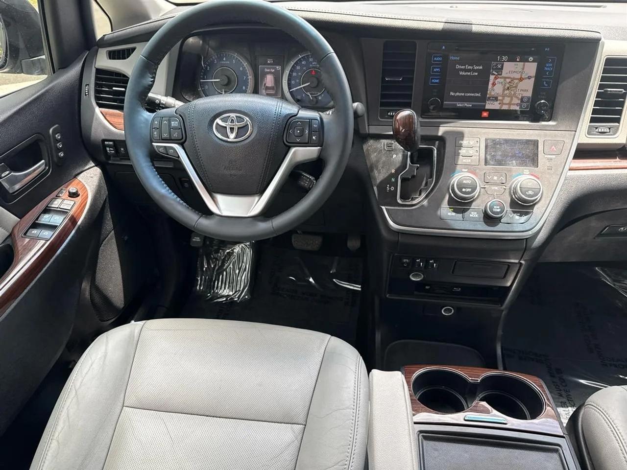 Toyota Sienna 5dr 7-Pass Van Ltd FWD (Natl) 2016