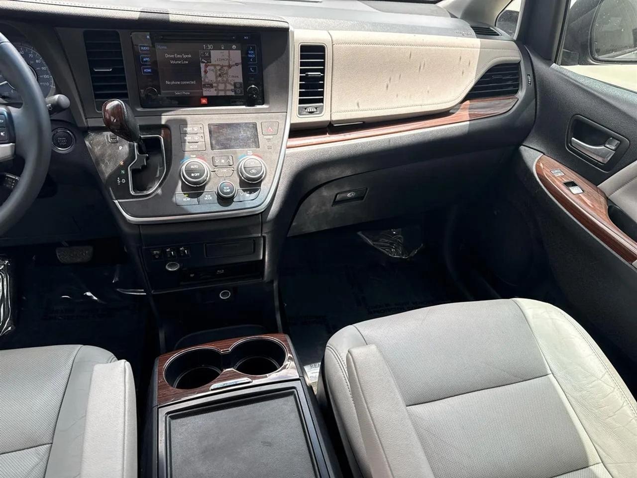 Toyota Sienna 5dr 7-Pass Van Ltd FWD (Natl) 2016