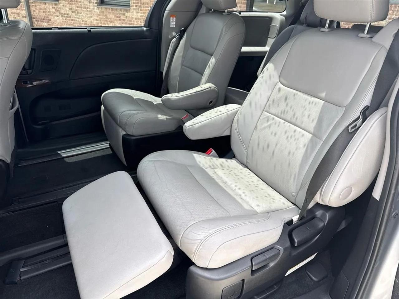 Toyota Sienna 5dr 7-Pass Van Ltd FWD (Natl) 2016